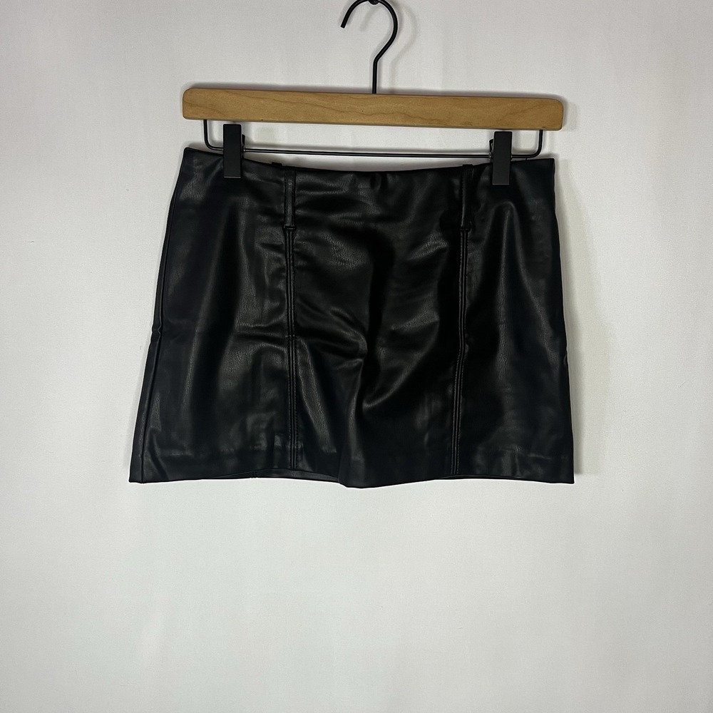 H&M‎ Divided Skirt Women Size 0 Black Faux Leather Mini Zip Side Belt Loops Y2K